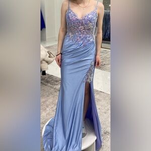 Elegant Lavender Dress with Beaded Appliqué